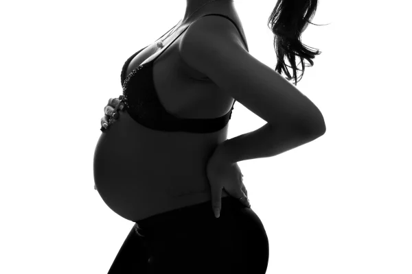 Black and white photo of a pregnant woman who is planning to get PRP shots