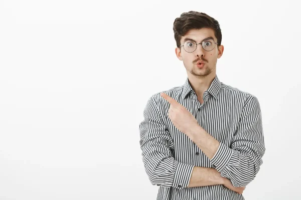Man explaining some tips in order to avoid reversal of PDO threads in advance
