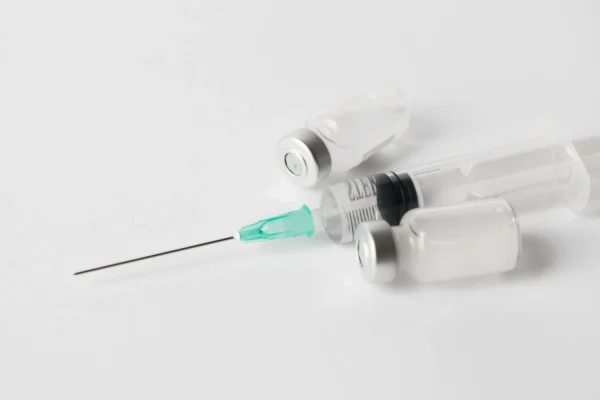 Thymosin alpha 1 and thymosin beta 4 in a syringe and two vials