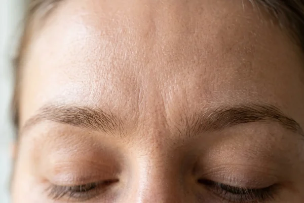 Natural eyebrow position that avoids the frozen overdone look