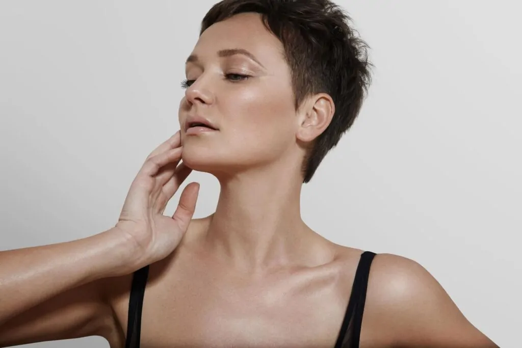 Woman showing her beautiful neck
