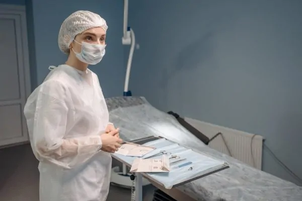 A cosmetic surgeon getting ready for a tummy tuck procedure