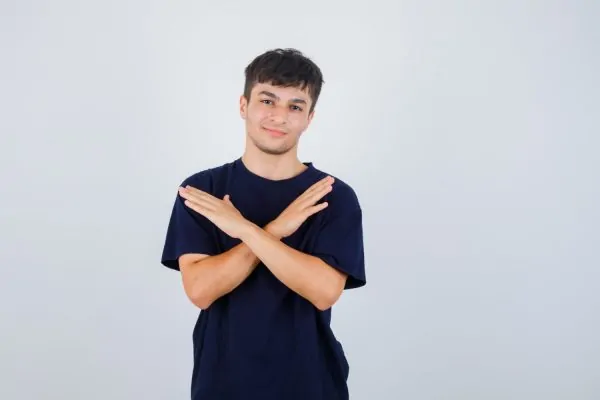Man reminding about the risks of getting another abdominoplasty procedure