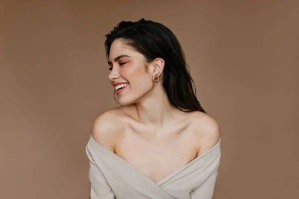 Appealing girl smiling . Indoor photo of blissful female model with black hair. (2)