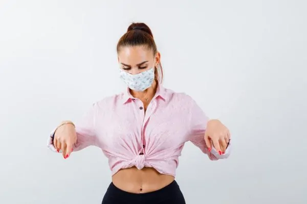 lady pointing down her Tummy Tuck Recovery