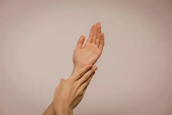 Hands posture pointing upward