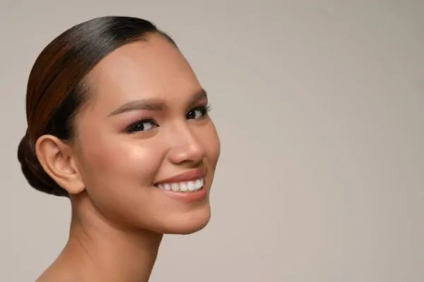 woman model with fresh daily make-up