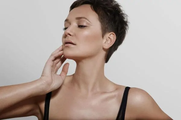 Woman showing her beautiful neck